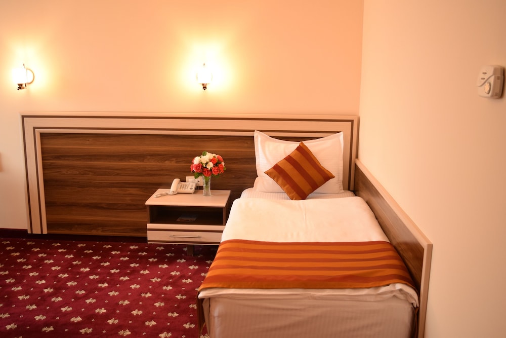 Artsakh Hotel 15/37
