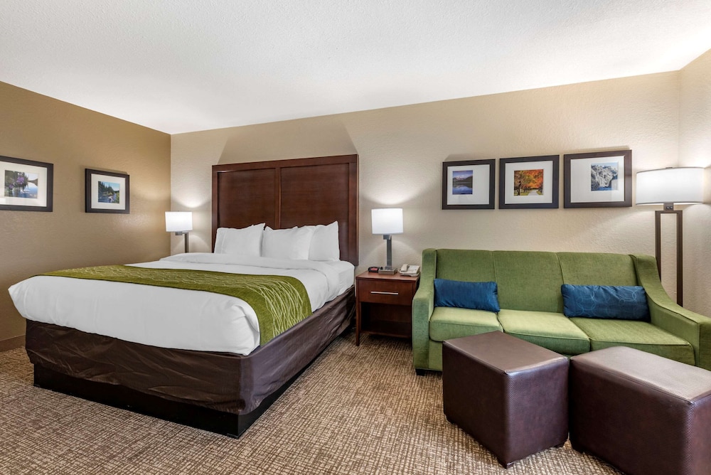 Comfort Inn Suites Pueblo 6/24