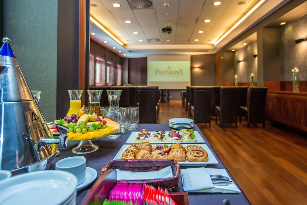restaurant cafeteria