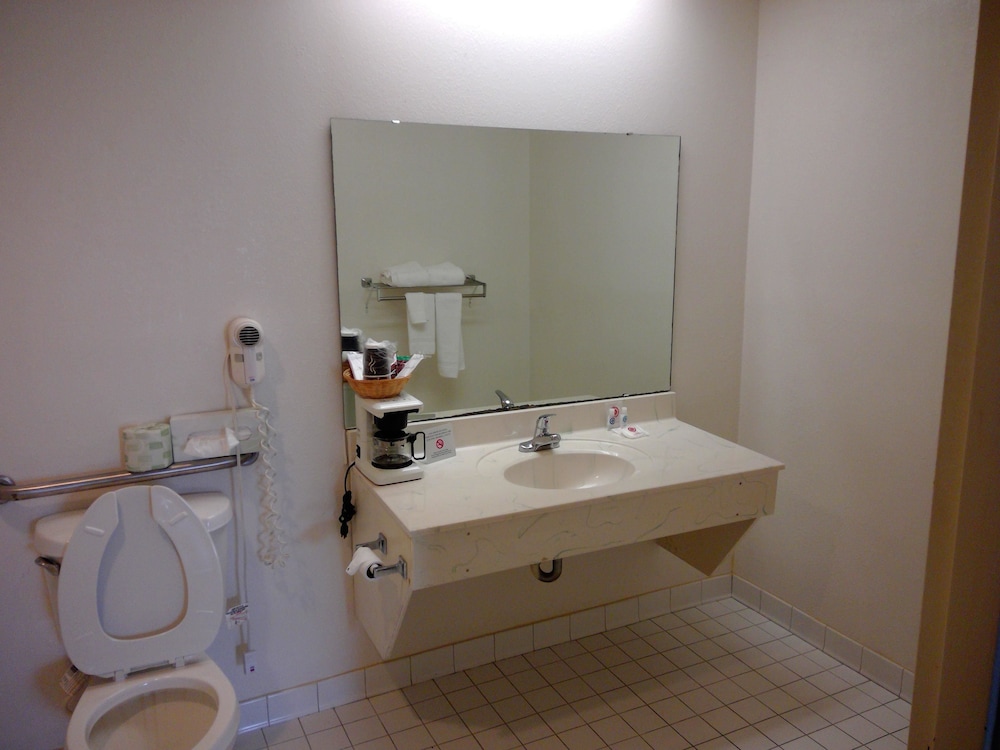 Americas Best Value Inn Kinston 18/31