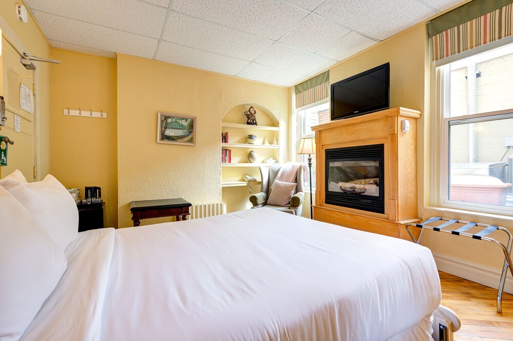 The Stratford Hotel 10/50