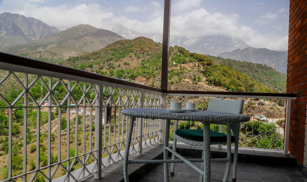 JuSTa Luxe Birding Resort and Spa Dharmshala 26/61