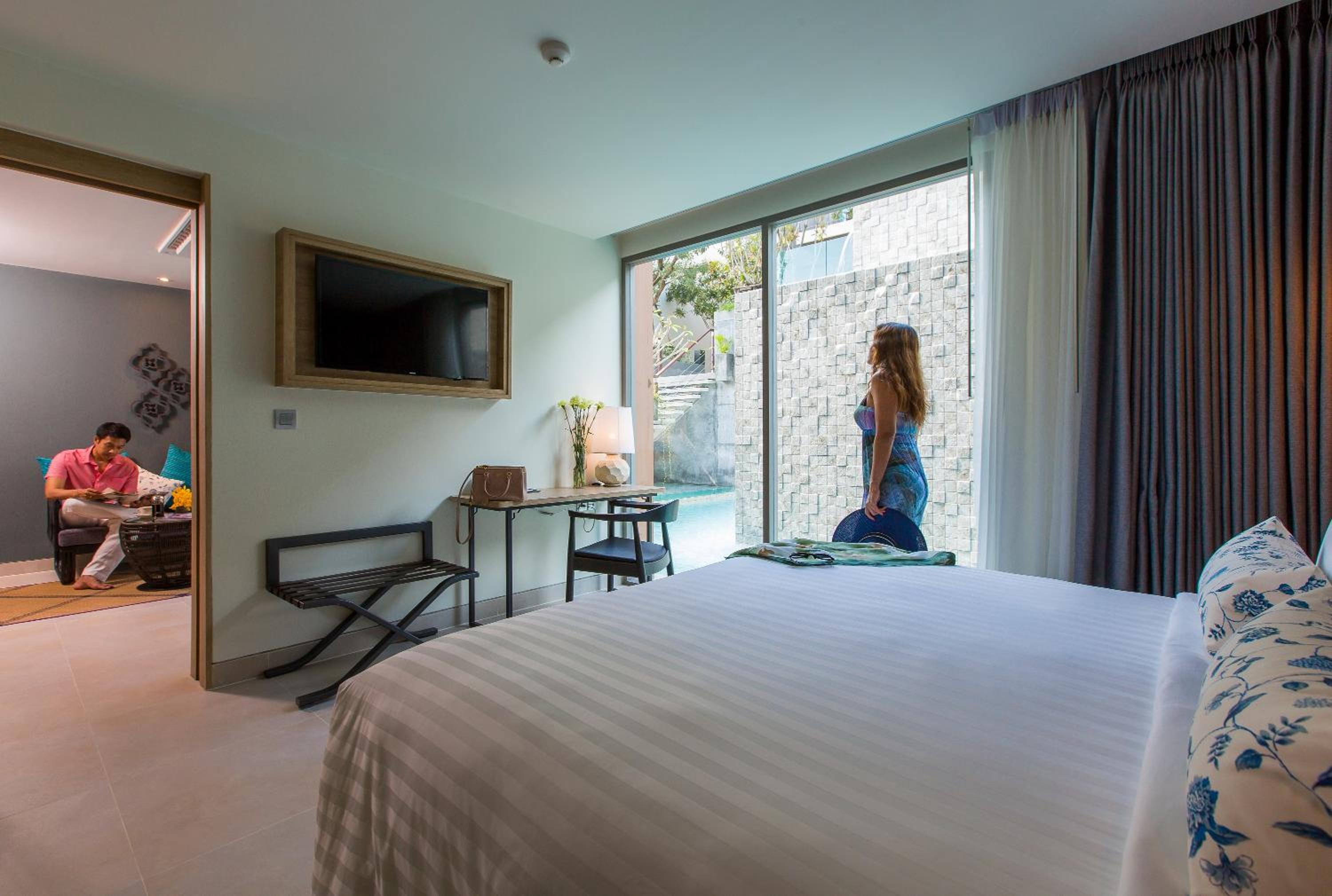 Suite, Pool Access