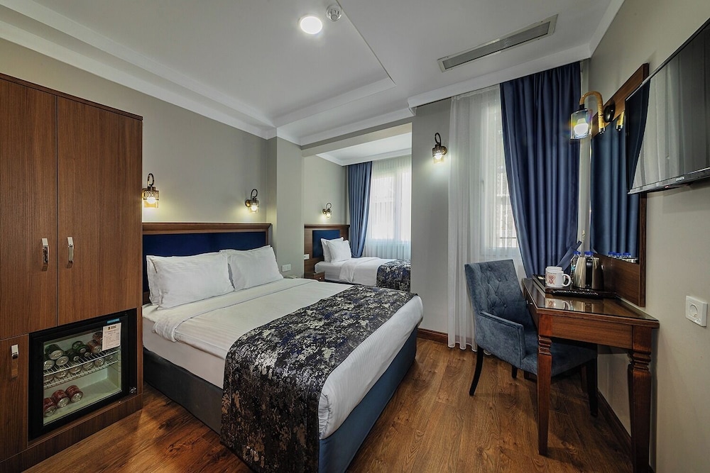Aristocrat Hotel 20/68