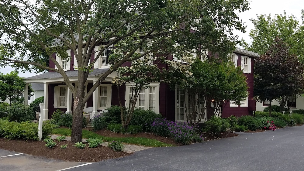 Inn At Leola Village 4/72