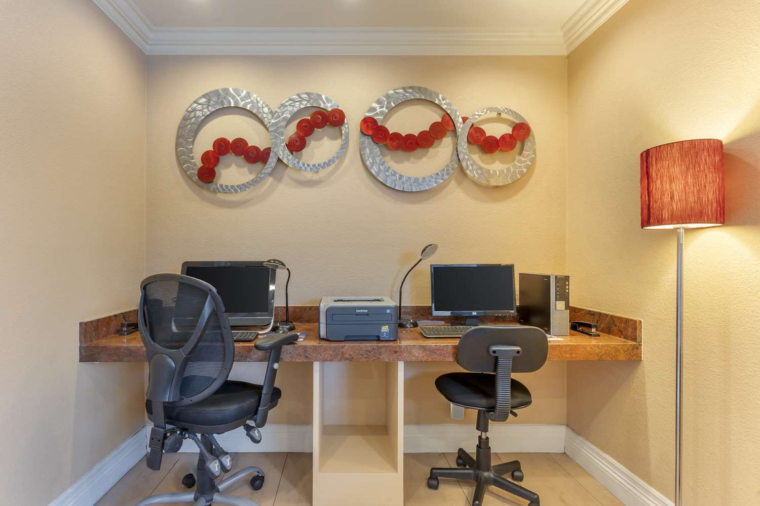 Best Western Plus Airport Plaza 28/36