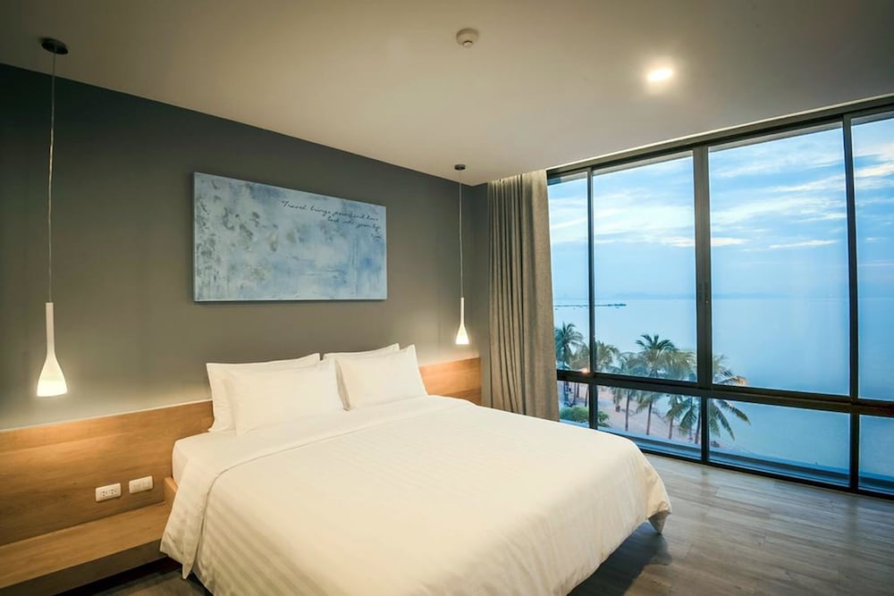 Kalm Bangsaen Hotel 16/47