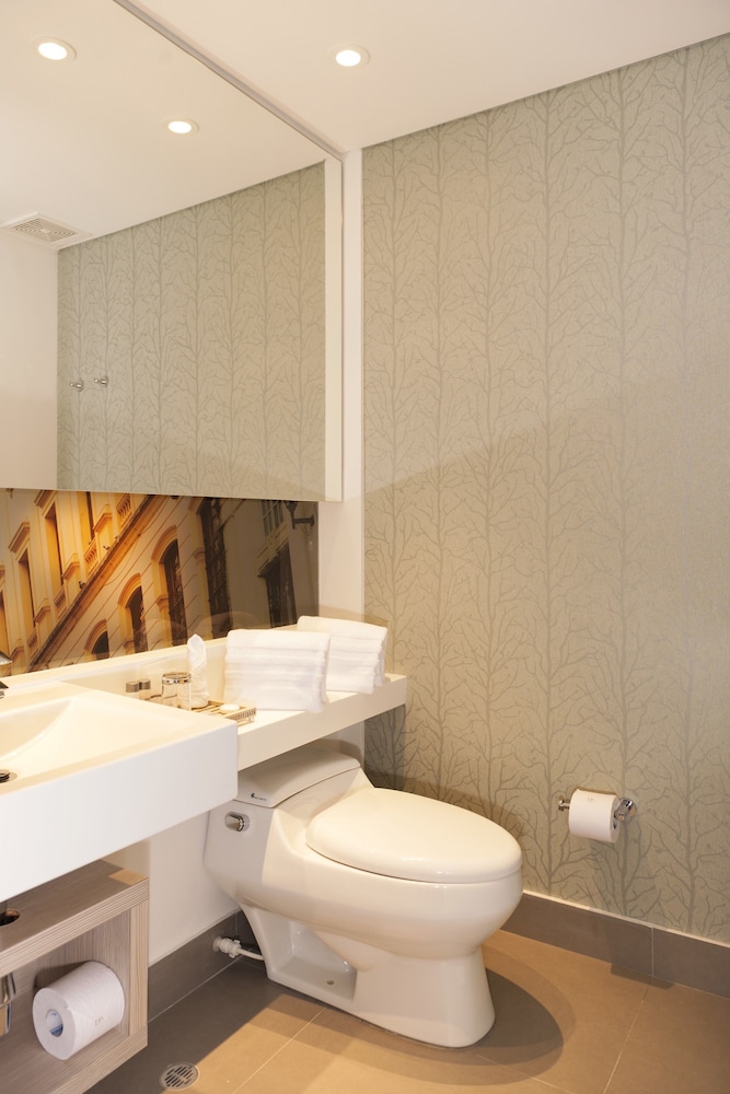 Hotel Bh Bicentenario 30/51
