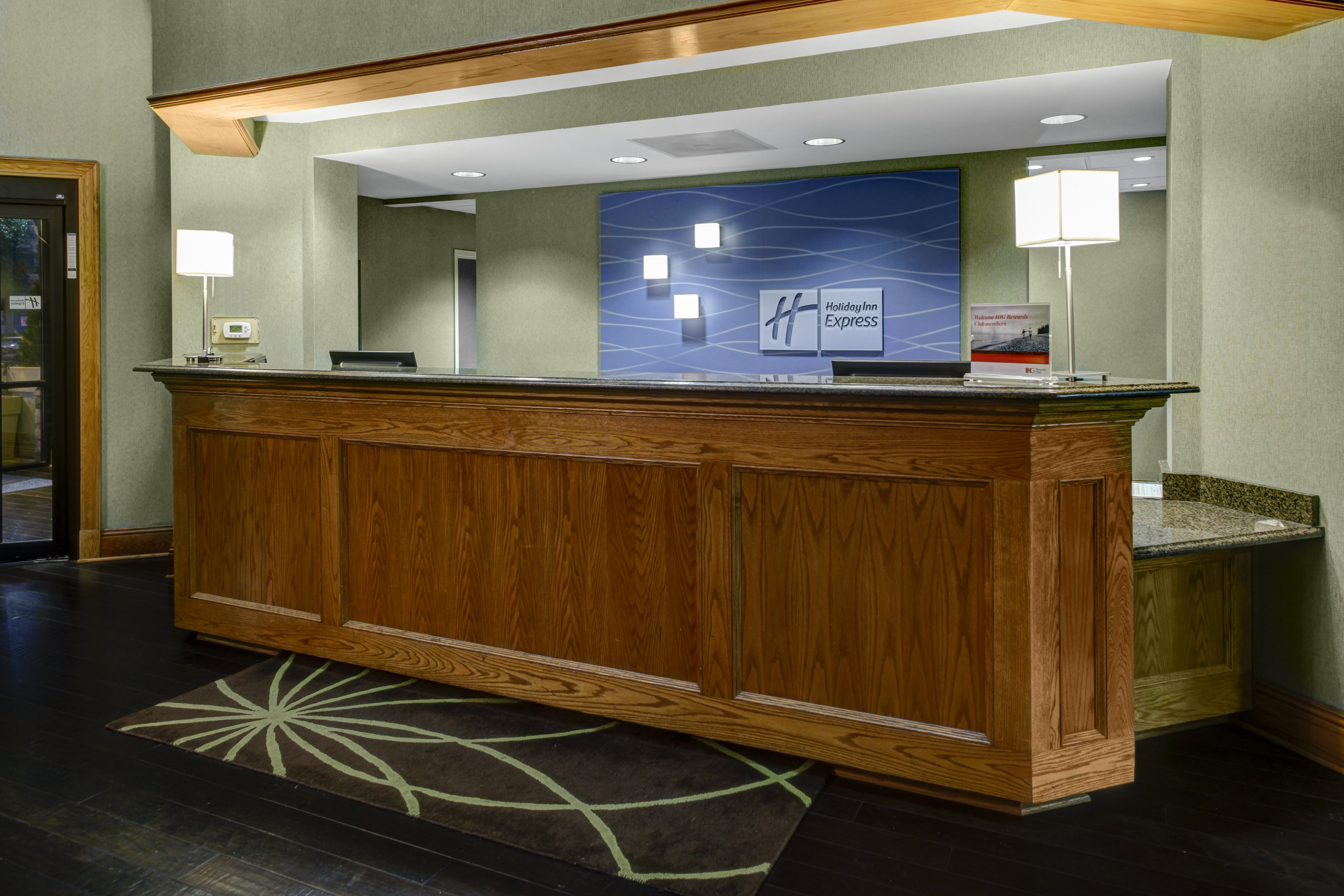 Holiday Inn Express Suites Atlanta Buckhead 4/25