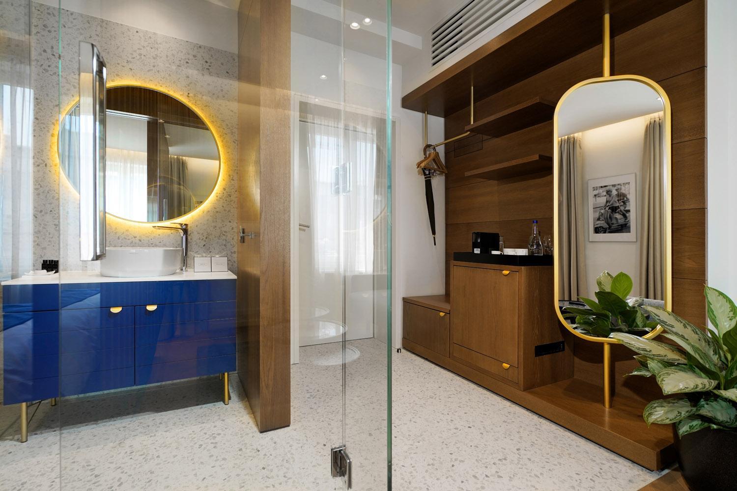 Dominic Smart & Luxury Suites - Edition 1/24