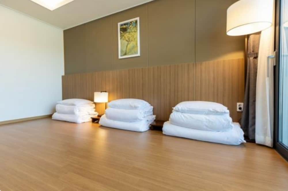 Ramada Plaza by Wyndham Dolsan Yeosu 44/64