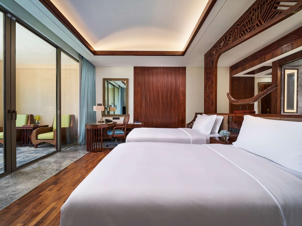 FAIRMONT, TWIN BEDS, OCEAN VIEW