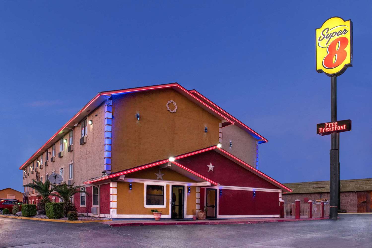 Super 8 by Wyndham San Antonio/I-35 North 2/9