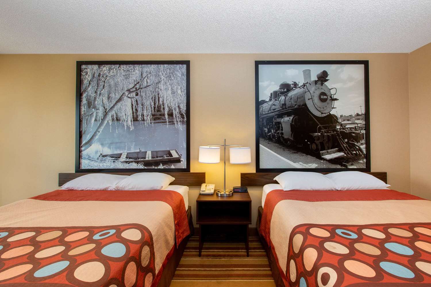 Super 8 By Wyndham Salina I-70 12/29