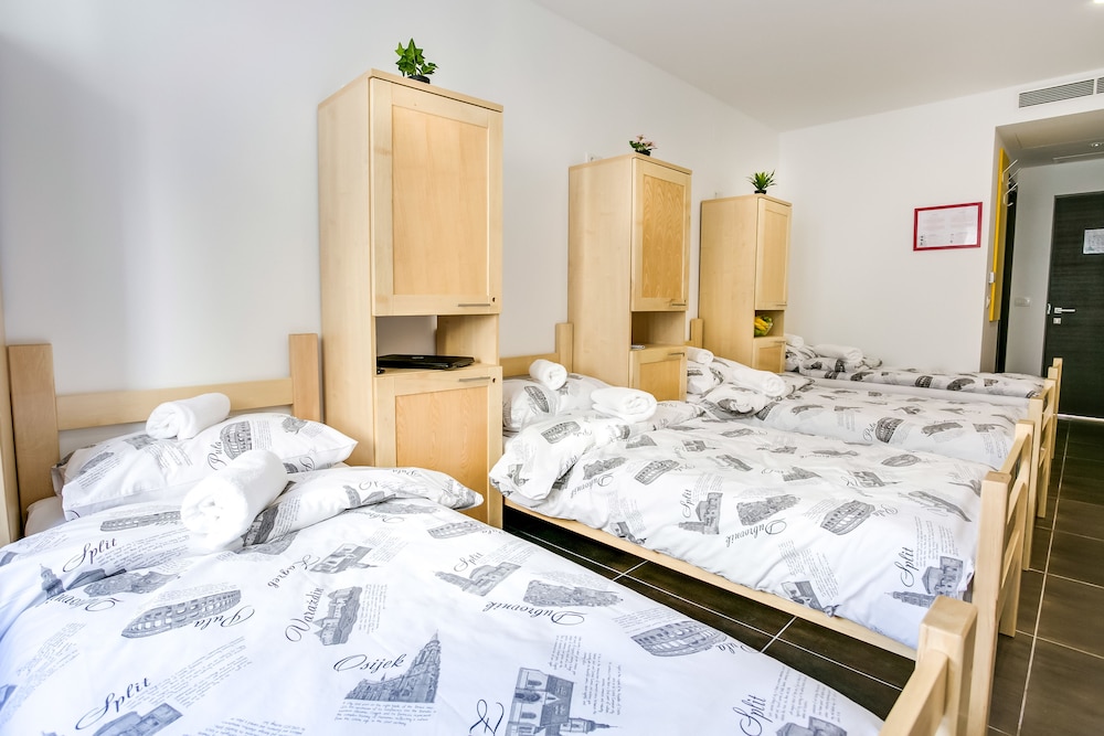 HOSTEL MOVING 10/19