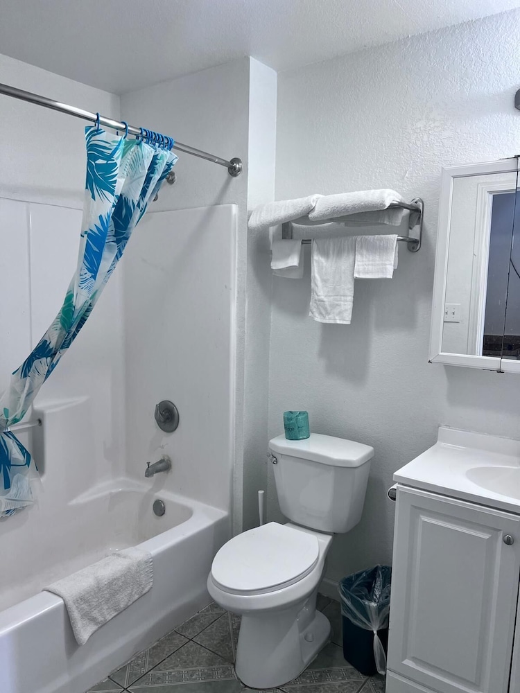 OYO Garden Inn and Suites Pearsall I-35 East 17/21