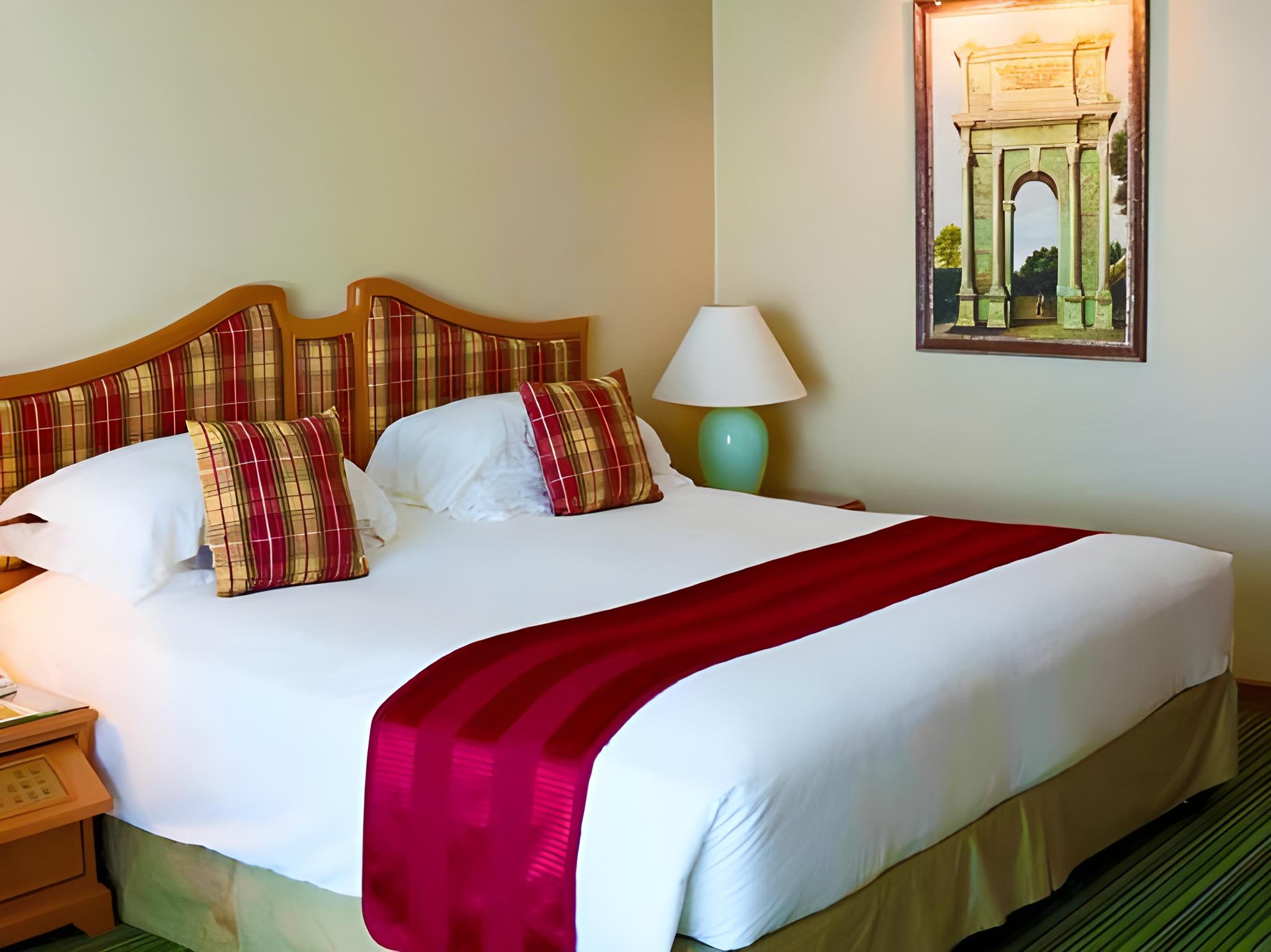 Resident, Suite