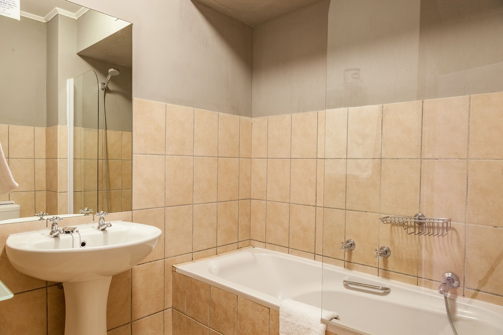 Cape Town City Accommodation the Island Club 17/69