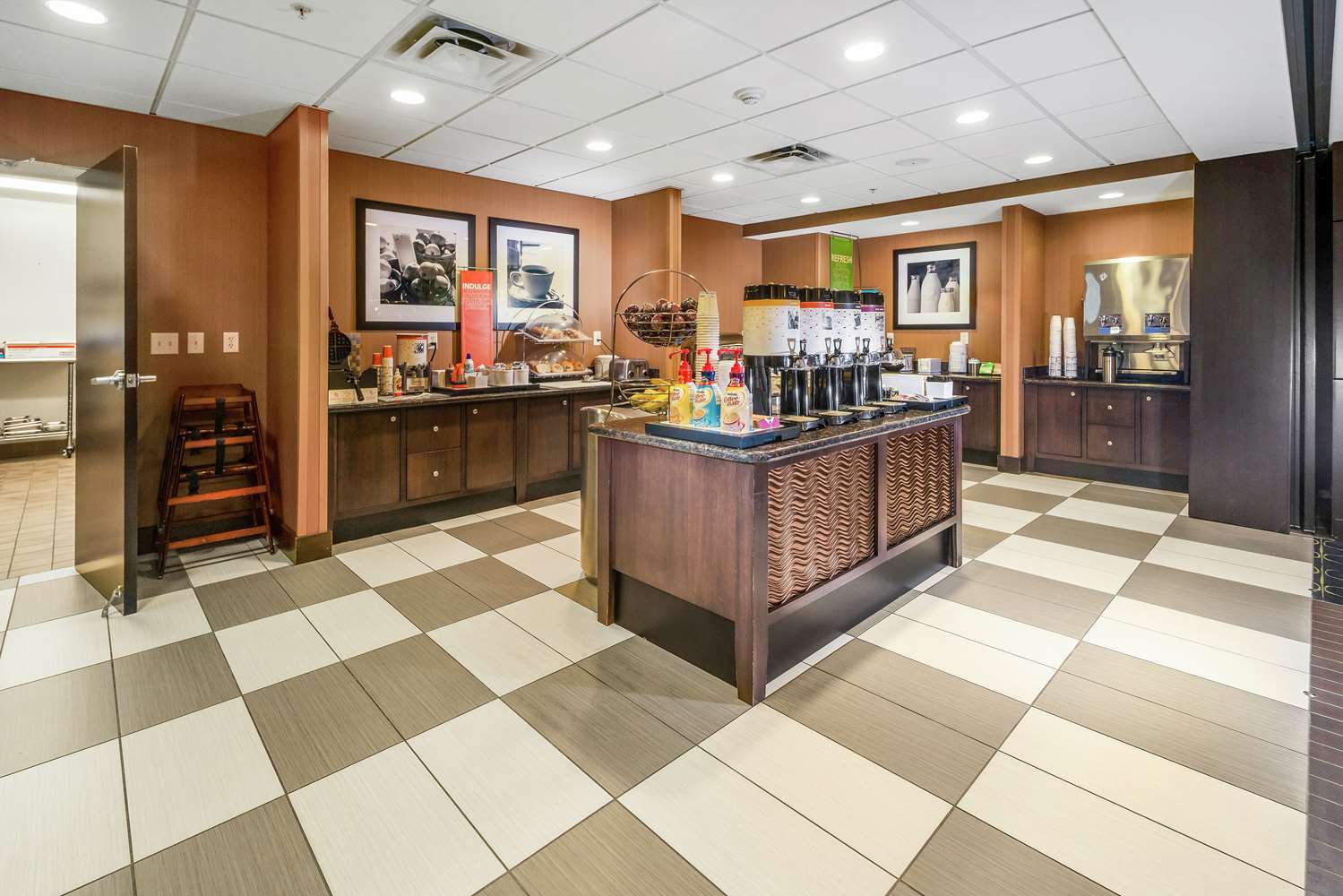 Lobby at HAMPTON INN AND SUITES TULSA CATOOSA, CATOOSA - OK