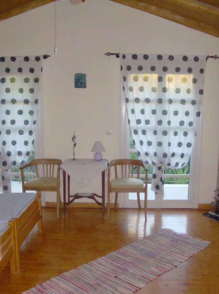 Lemoni Apartments 7/25