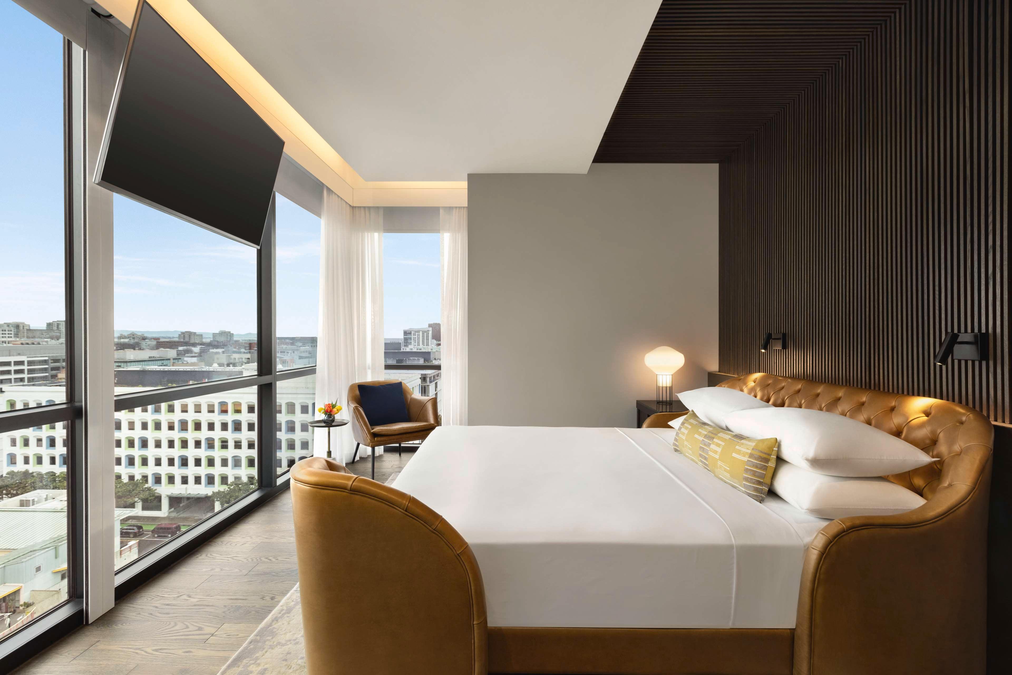 Suite, King Bed, Urban View, Living Area