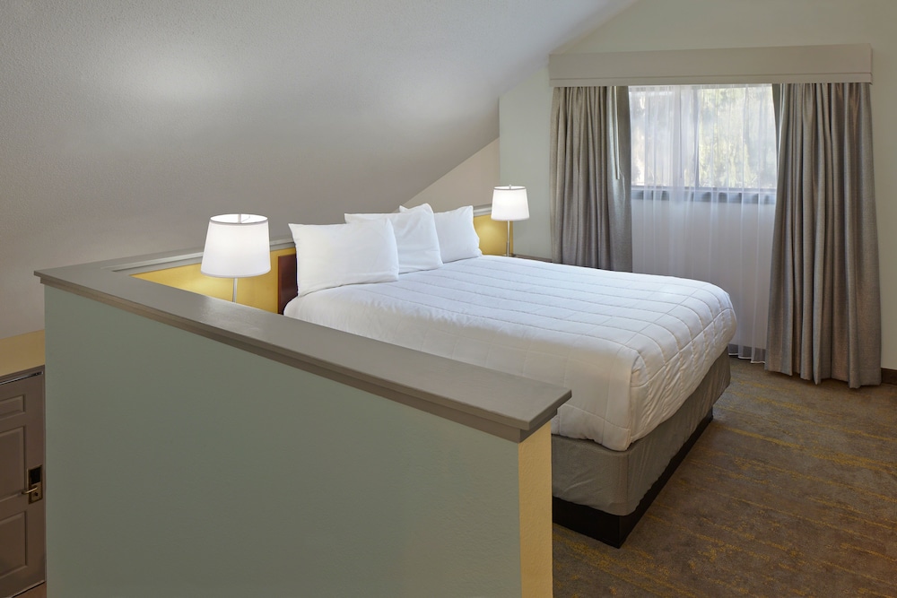 New Haven Village Suites 9/34