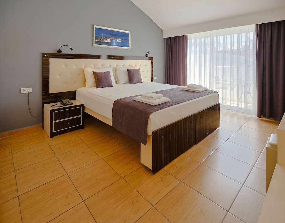 Nora Suit Hotel 17/50