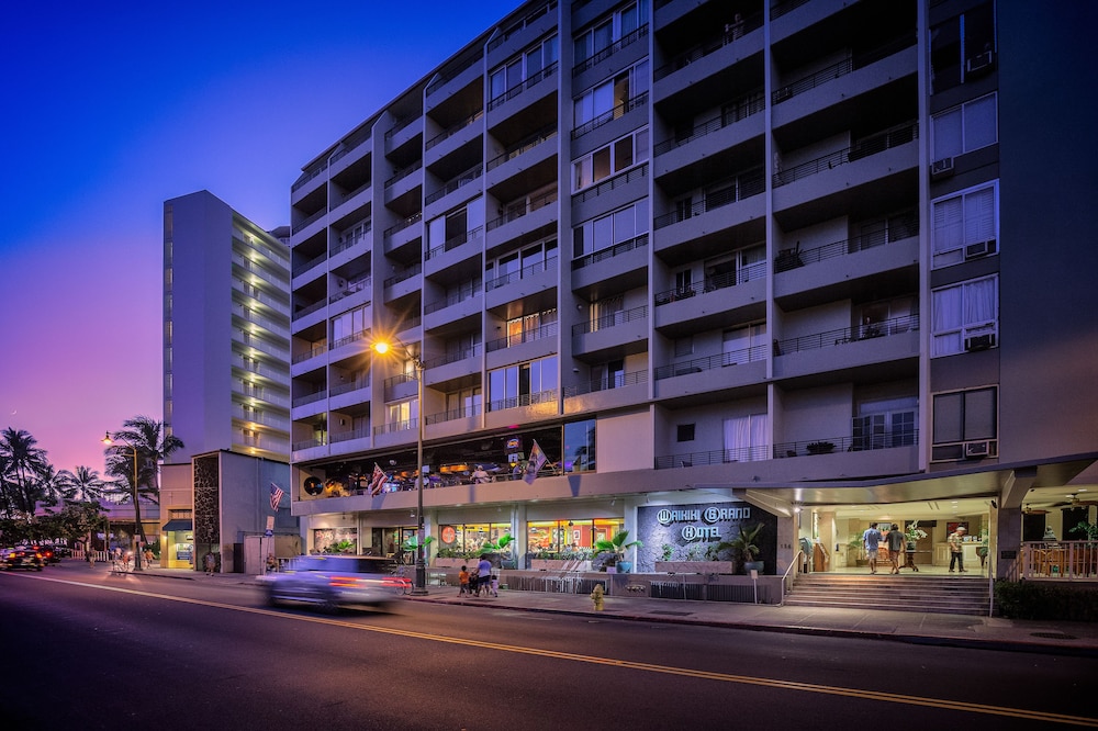 Castle Waikiki Grand Hotel 6/70