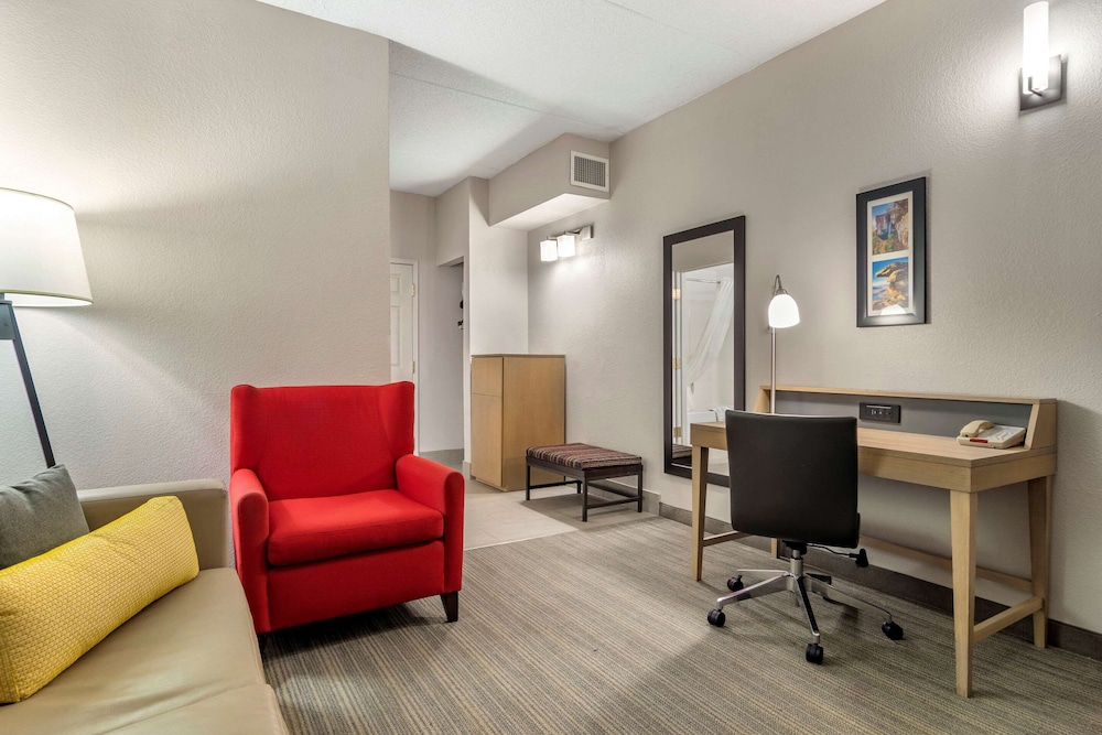 Comfort Inn and Suites Calhoun South 49/58
