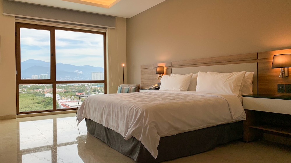 Holiday Inn and Suites Puerto Vallarta Marina and Golf 19/78