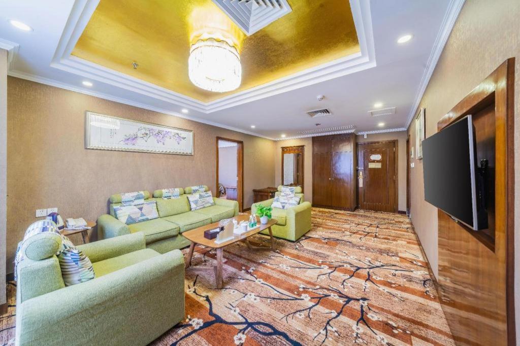 LIYUAN HOTEL 44/63