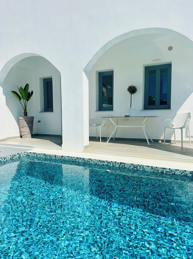 White Harmony Suites 64/69