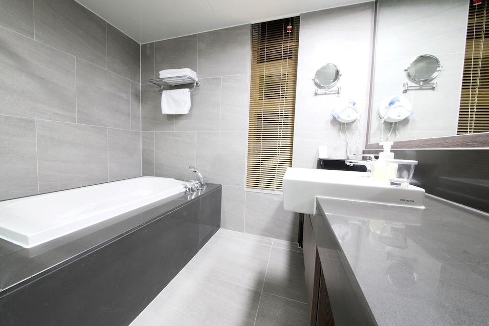 Golden Tulip Essential Namgang 48/49