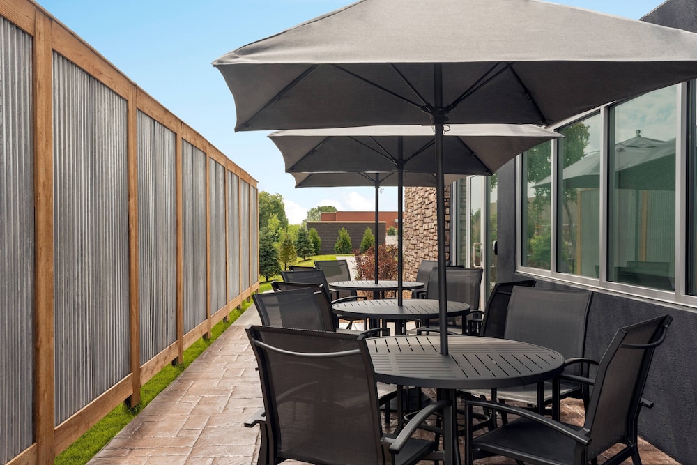 Fairfield Inn Suites Milwaukee West 36/38