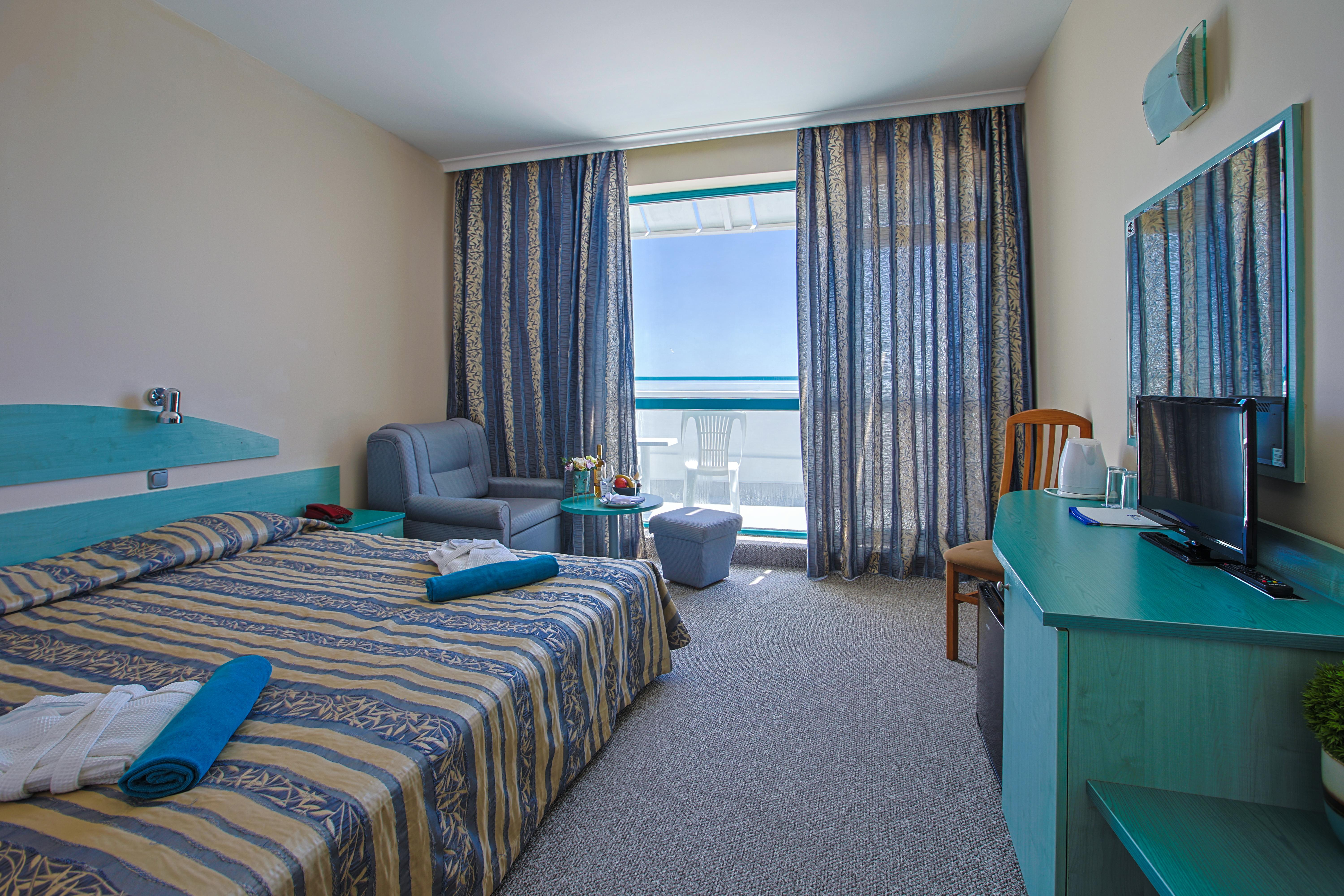 Standard, Side Sea View, Balcony or Terrace