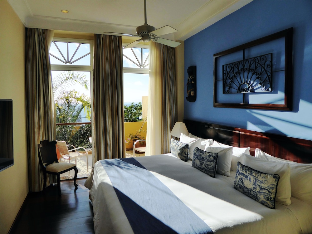 DELUXE, KING BED, BAY VIEW, TERRACE