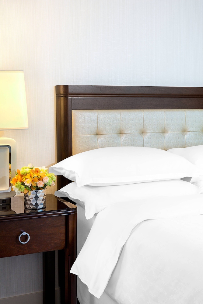 Sheraton Vancouver Wall Centre 13/34