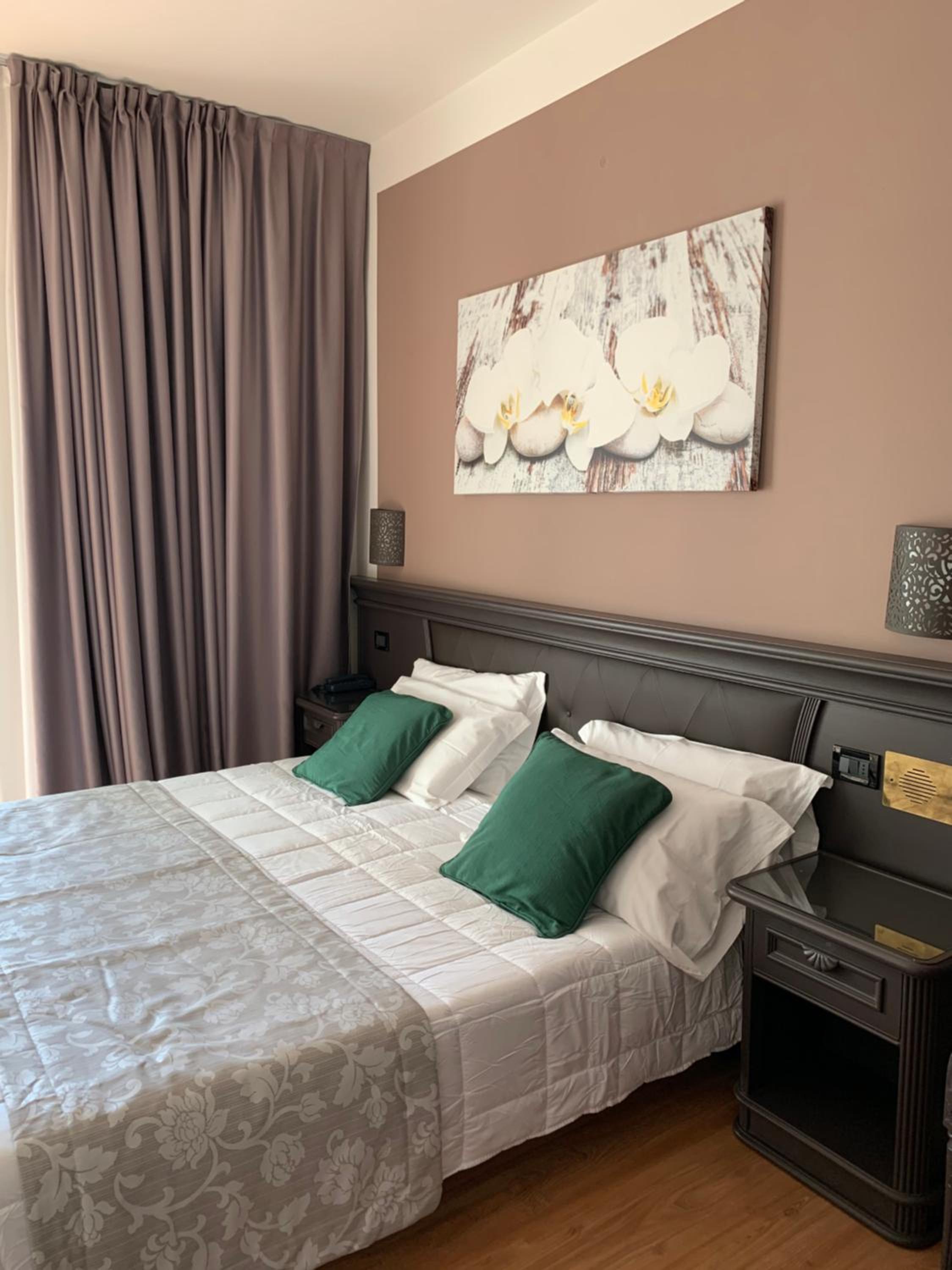 CLASSIC, DOUBLE OR TWIN BED
