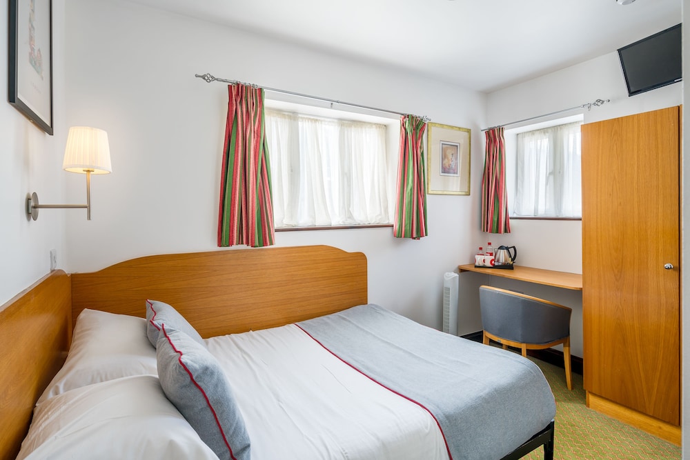 Abbey Hotel, London Shepherds Bush Market 7/36