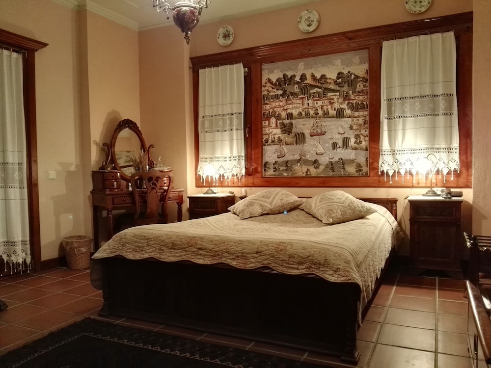 Viraggas Traditional Hotel 10/50