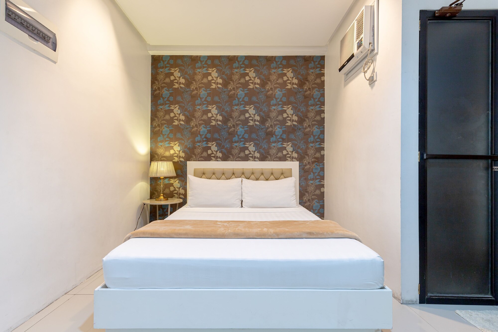 DELUXE, QUEEN BED