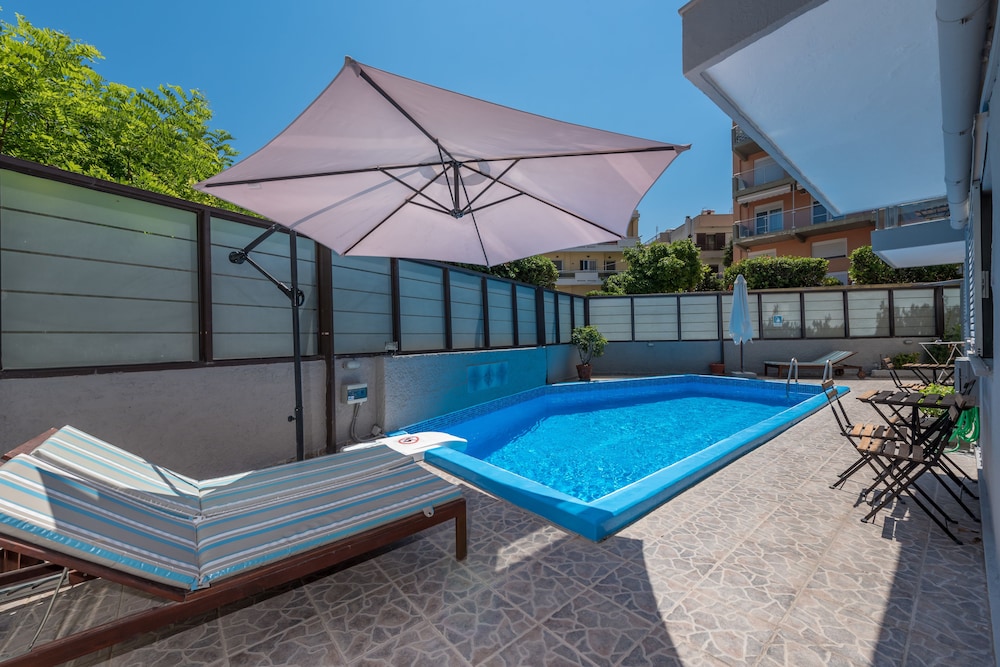 7 Palms Hotel Apartments 44/49