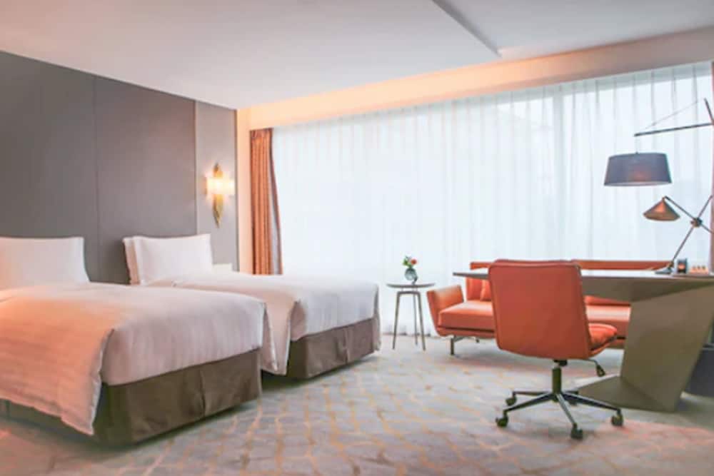 Pullman Shanghai Central 22/70