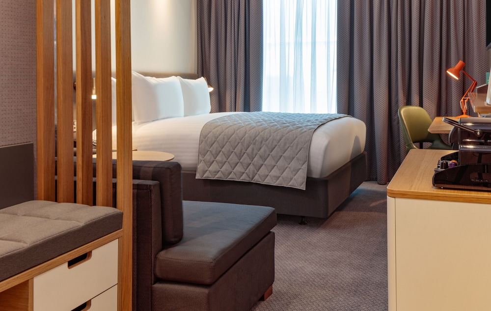 Holiday Inn London - Heathrow Bath Road 24/76
