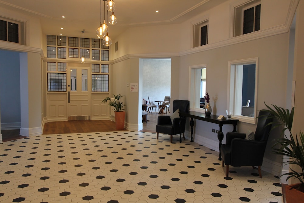 Yarrow Hotel 6/53