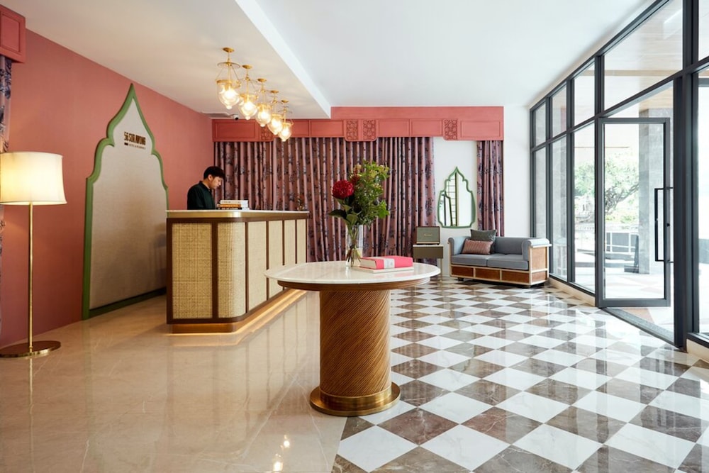 56 Surawong Hotel Bangkok 13/66