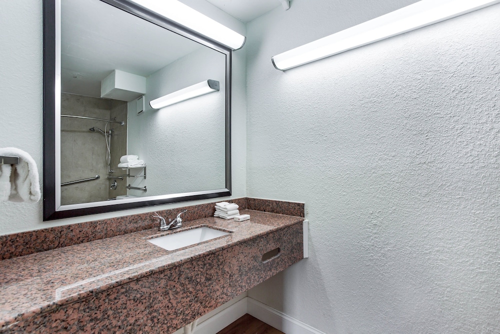 Red Roof Inn Monteagle – I-24 (ex Motel 6 Monteagle TN) 23/28
