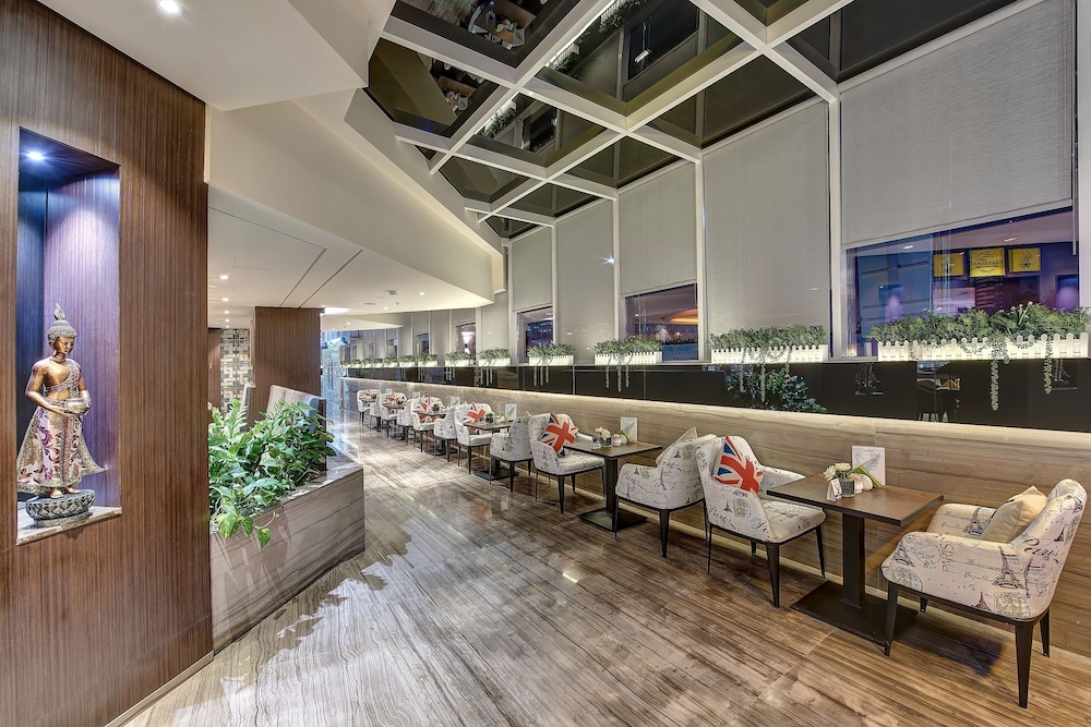 Omega Hotel Dubai 7/49