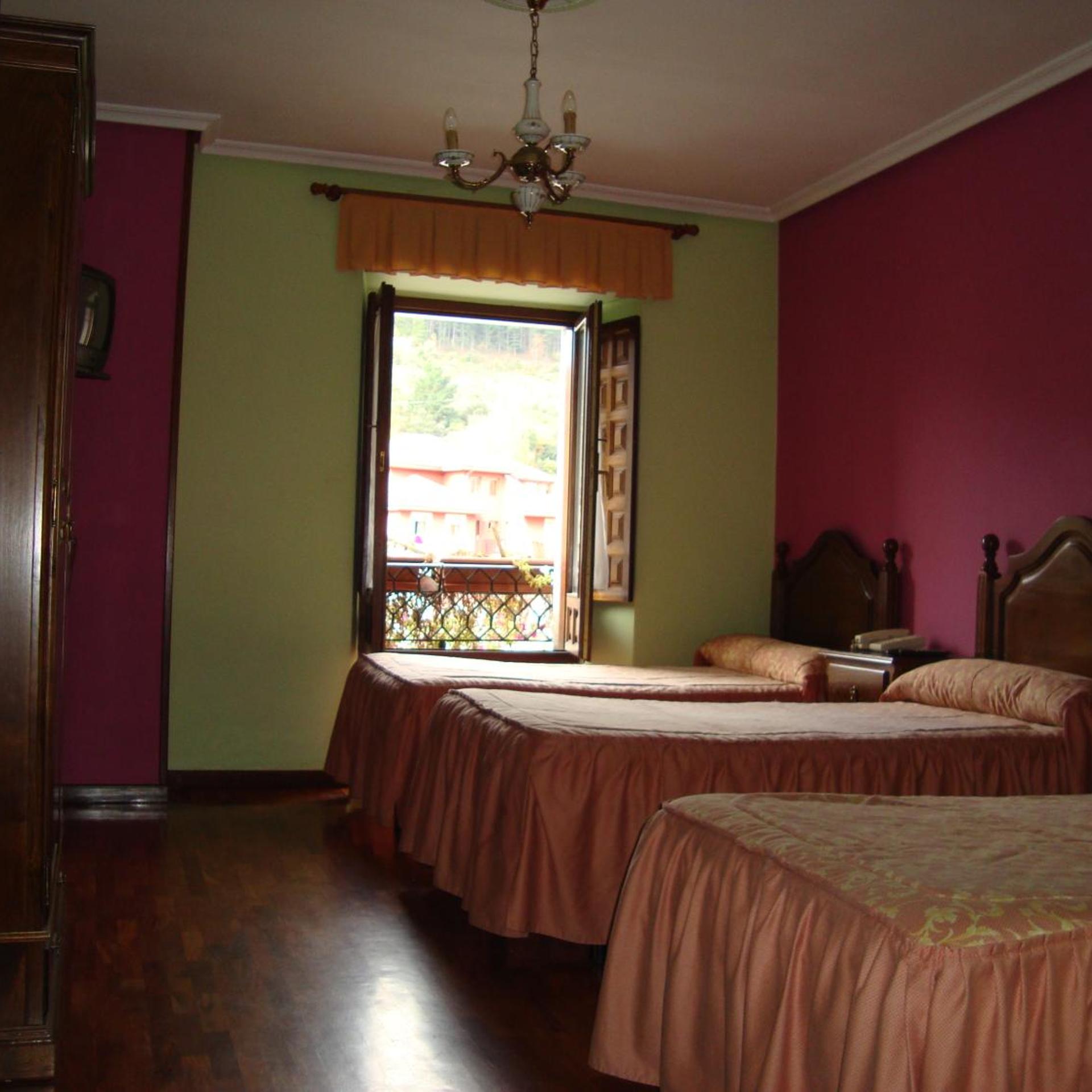 HOSTERIA PENA SAGRA 15/25