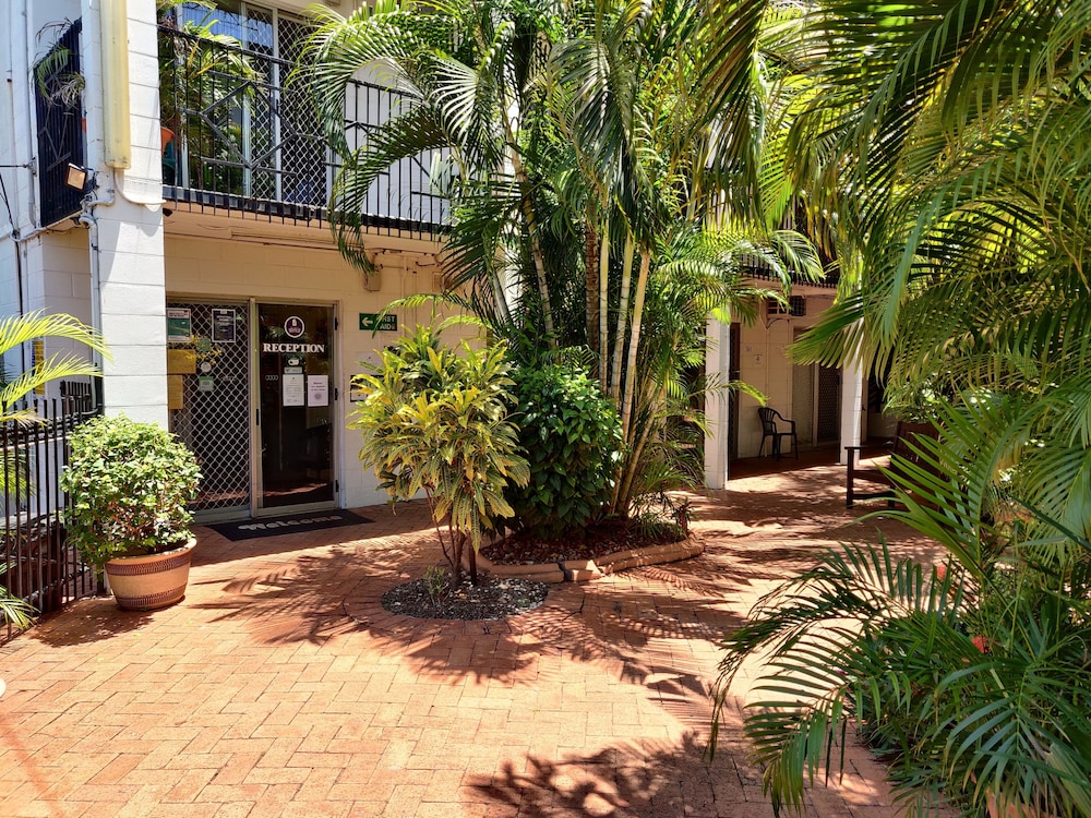 Coconut Grove Holiday Apartments 4/43